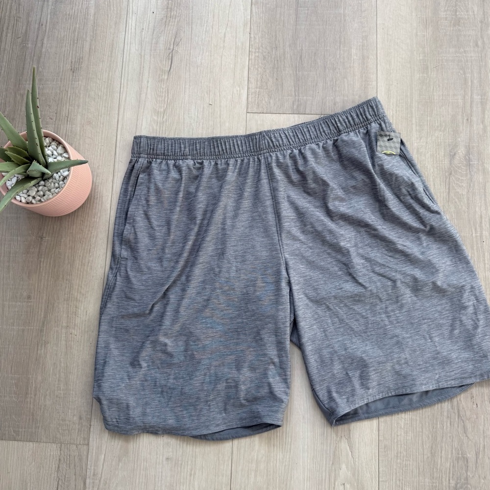 NWT grey Athletic works men’s size large 36–38 athletic shorts with pockets